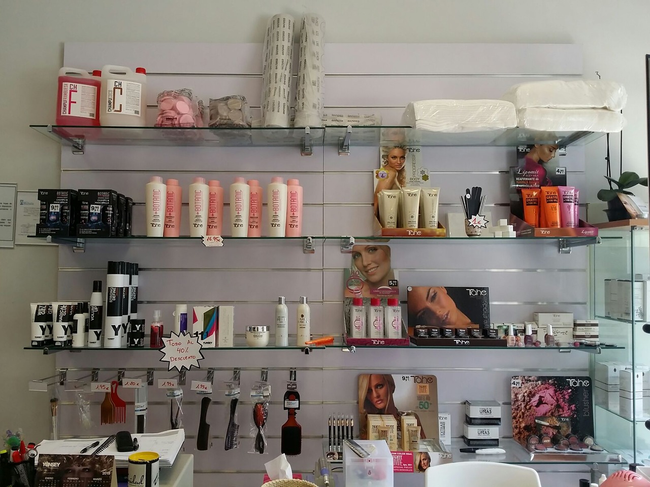 最新美发店装修图集，时尚舒适并存的美发空间打造指南