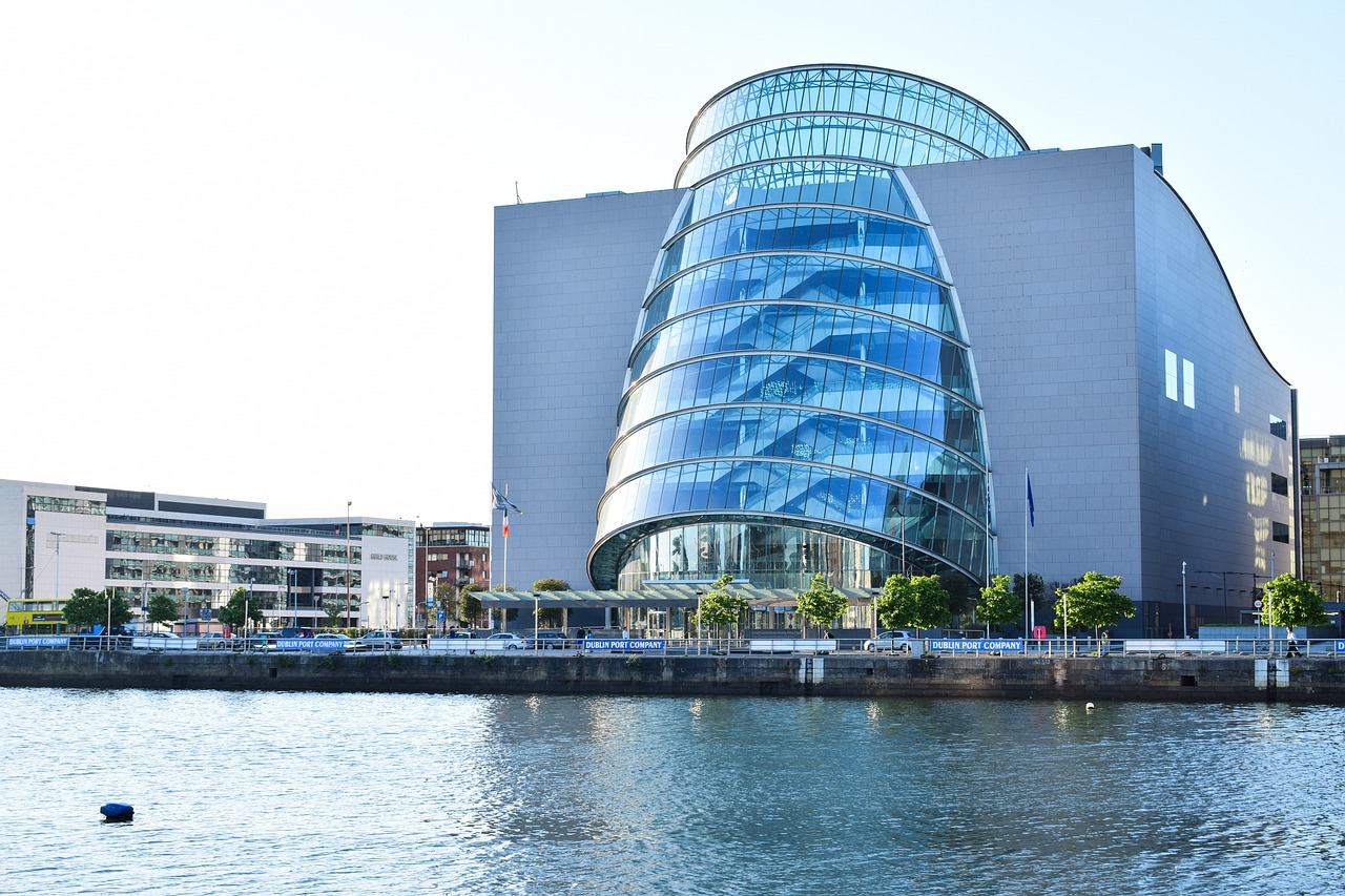 全球科技与经济最新并列发展及其深远影响