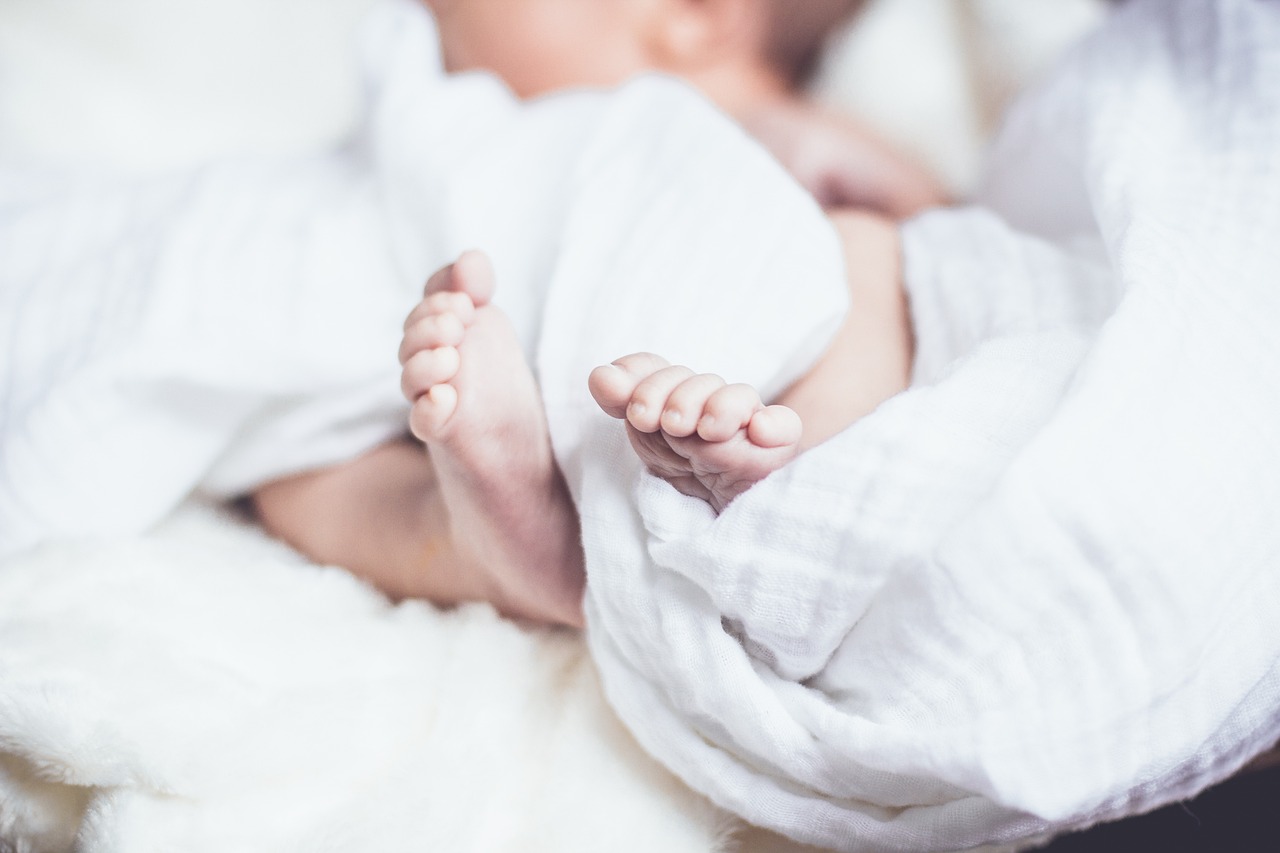 孩子看电视，影响、教育与平衡之道