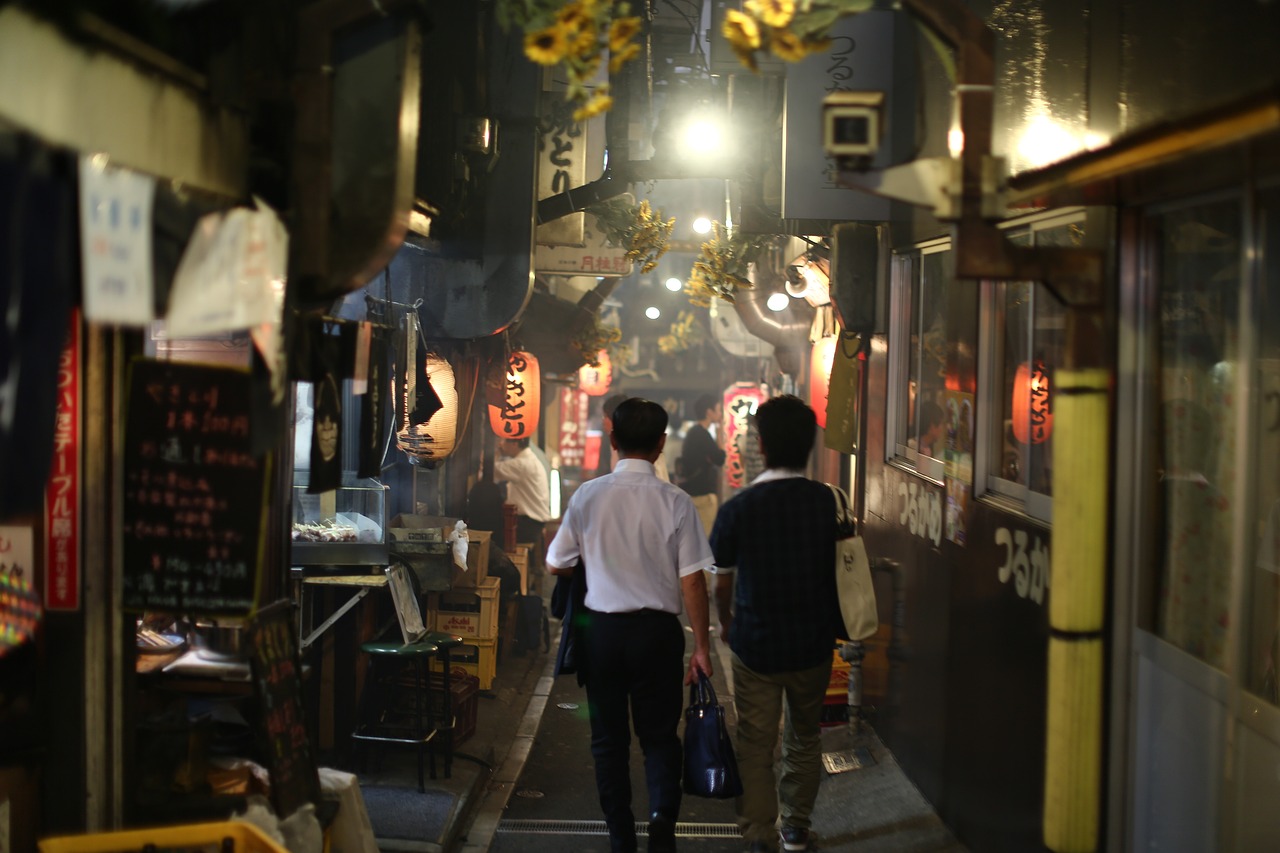 日本午夜电影院的深夜影视文化魅力探索