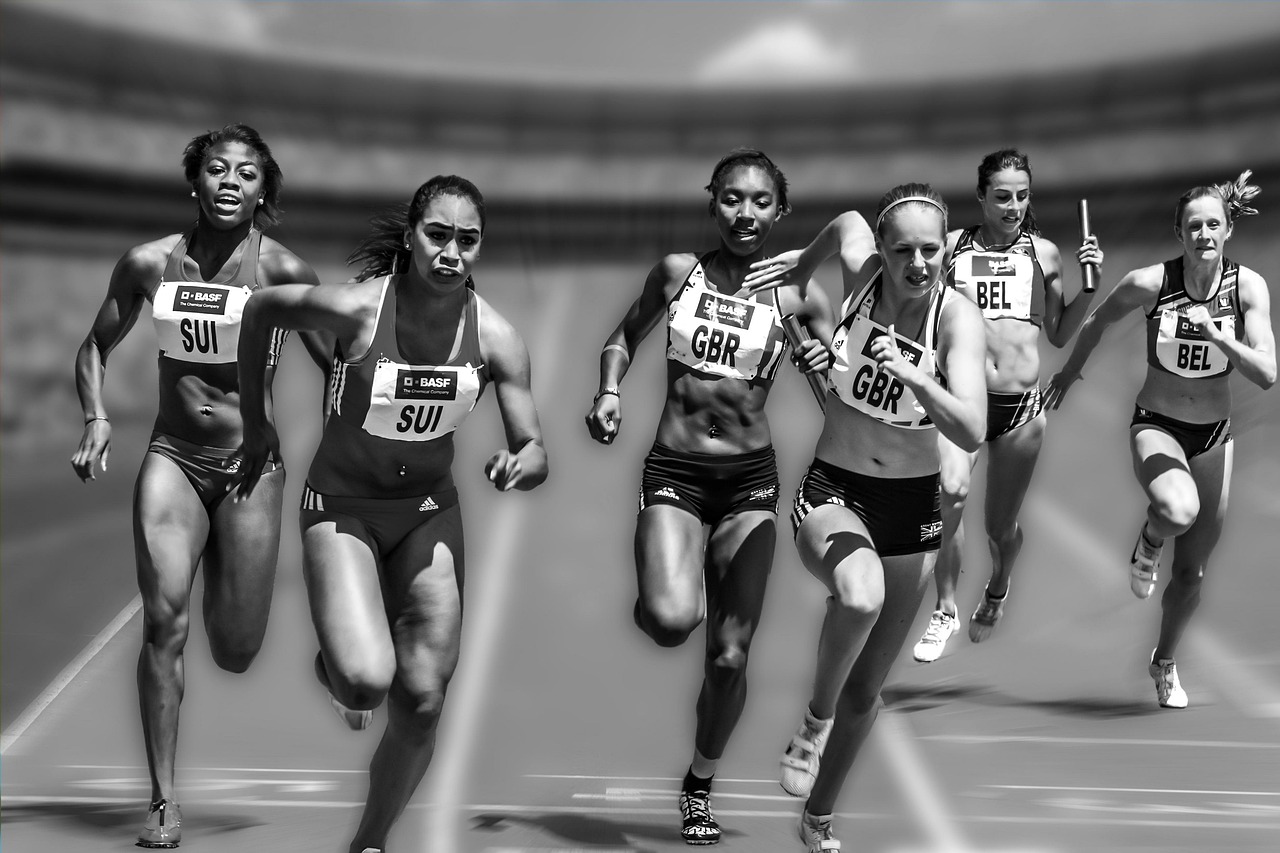五月接力跑比赛，热血沸腾的赛场激情！